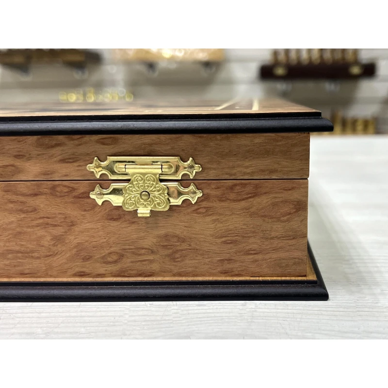 Шахматы подарочные из эвкалипта в ларце с Суприм лакированные