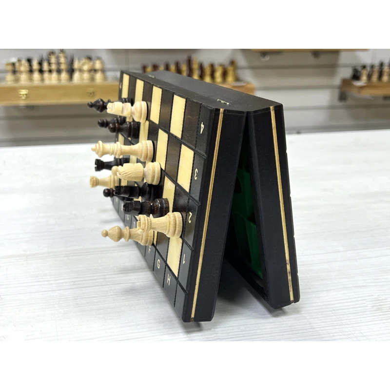 Шахматы дорожные магнит деревянные Мадон