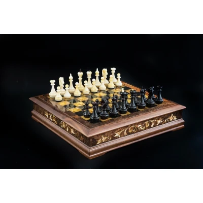 Шахматы янтарные в ларце из корня ореха