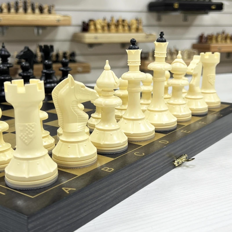 Шахматы гроссмейстерские Айвенго черное золото пластик 40 см
