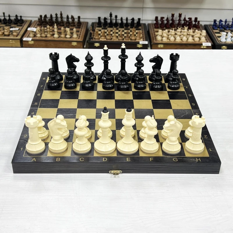 Шахматы гроссмейстерские Айвенго черное золото пластик 40 см