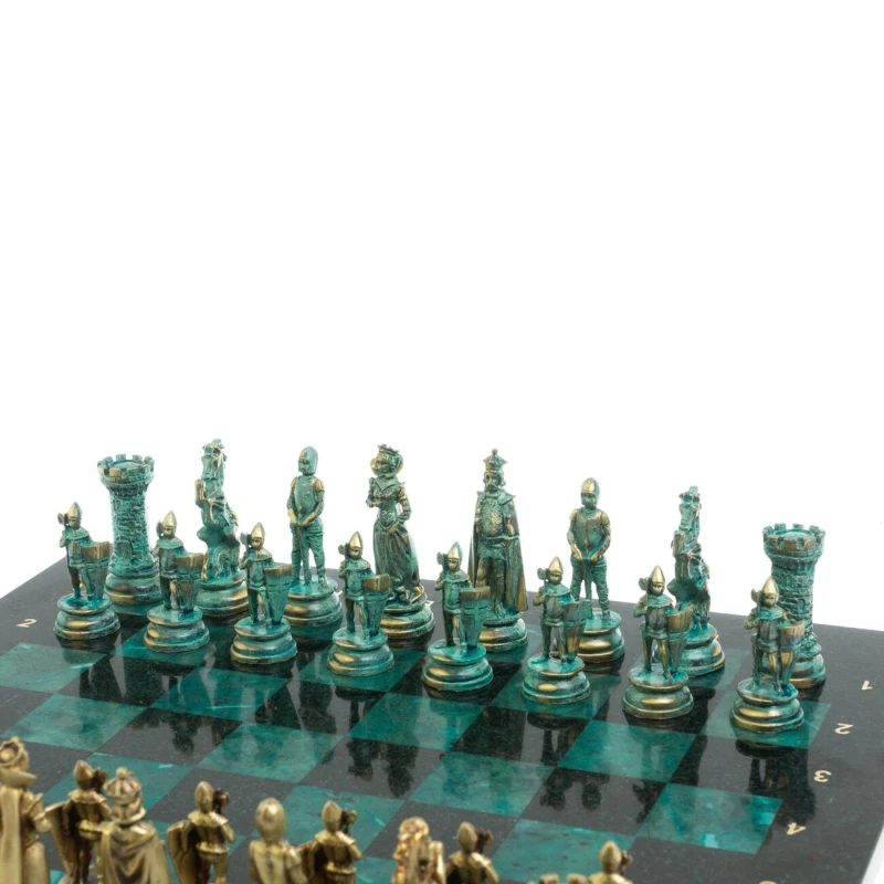 Шахматы "Средневековые рыцари" фигуры бронза / патина 44х44 см змеевик
