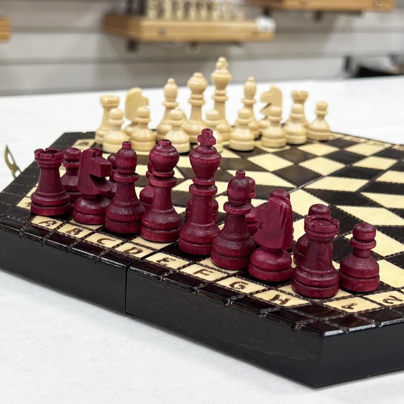 Шахматы на троих малые