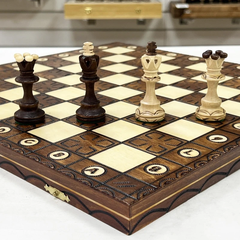 Шахматы деревянные Юниор Вегель с ячейками