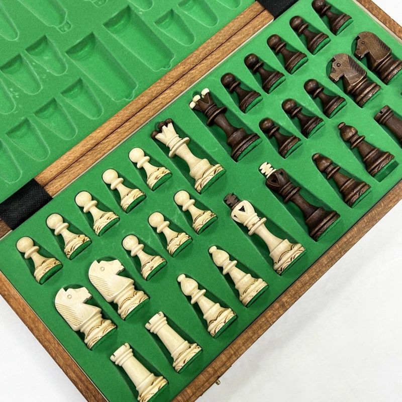 Шахматы деревянные Юниор Вегель с ячейками