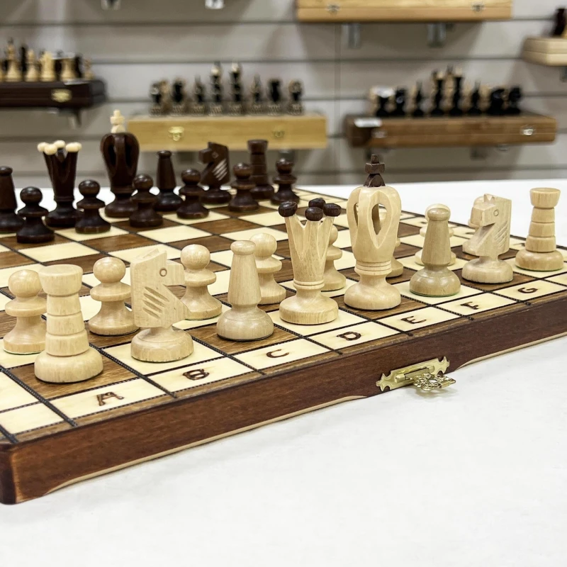 Шахматы Royal 36 Вегель деревянные с ячейками