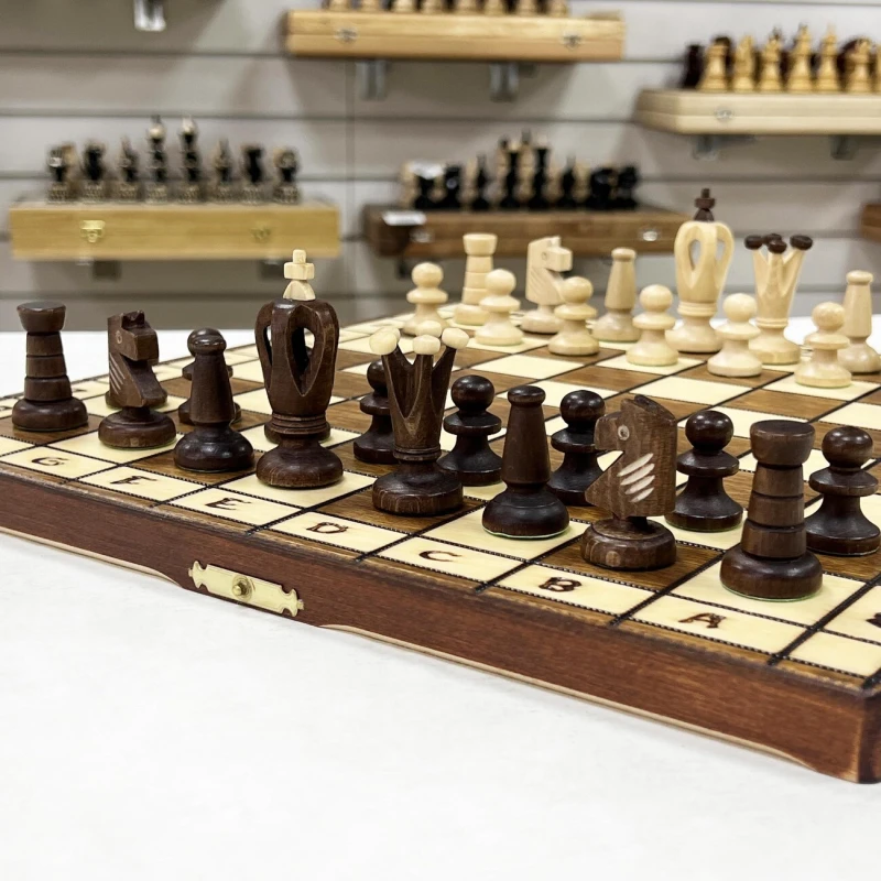 Шахматы Royal 36 Вегель деревянные с ячейками