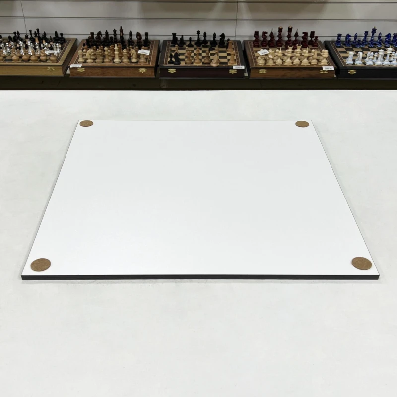 Шахматная доска нескладная черно белая 49 см