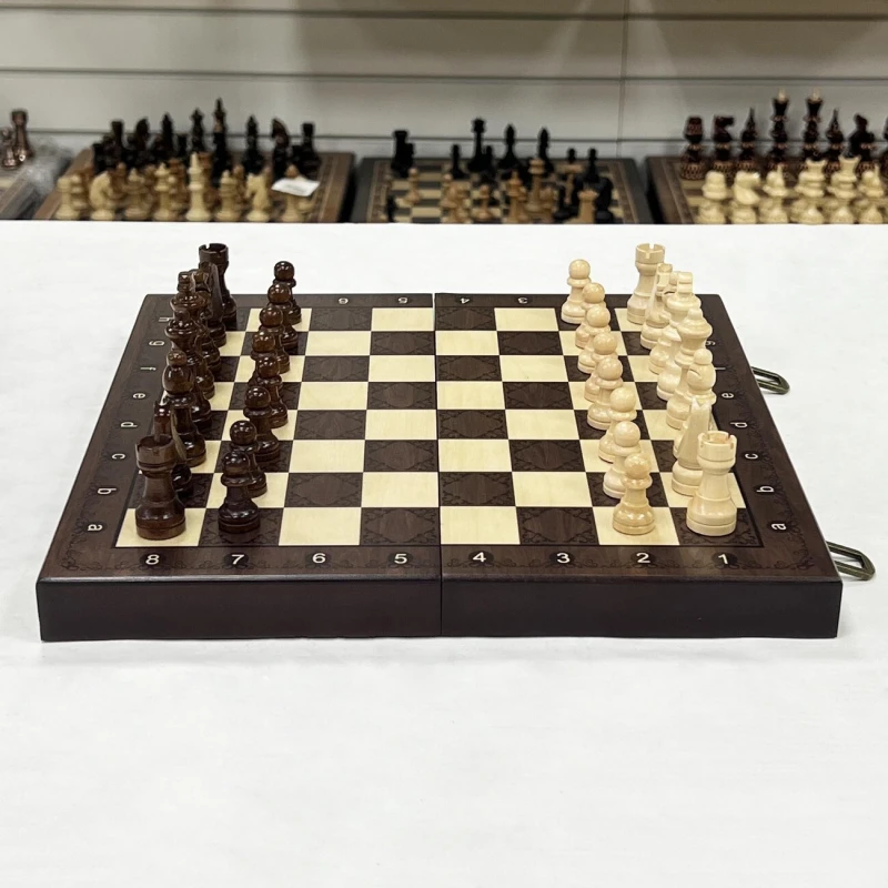 Шахматы деревянные подарочные с магнитами 30 см