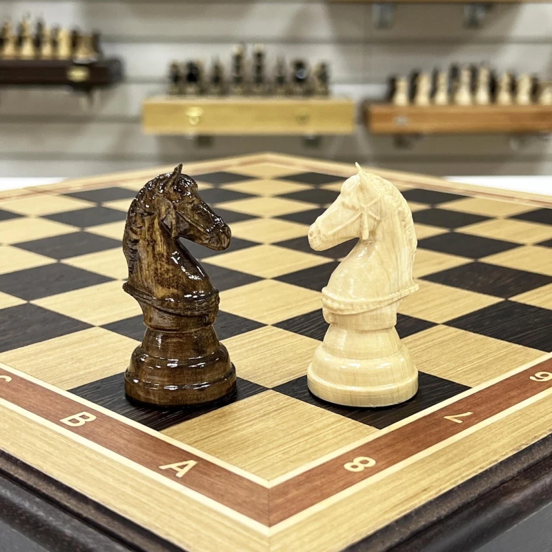 Шахматы резные Бастион дубовые