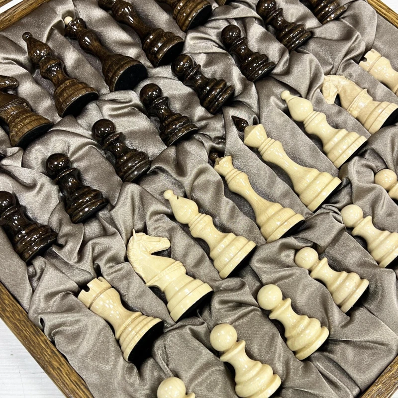 Шахматный ларец из дуба с фигурами Бастион из кавказского граба 40 см