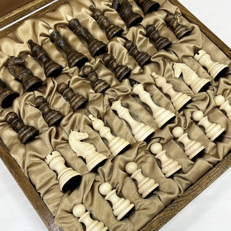 Шахматы в ларце из дуба с фигурами из кавказского граба матовые