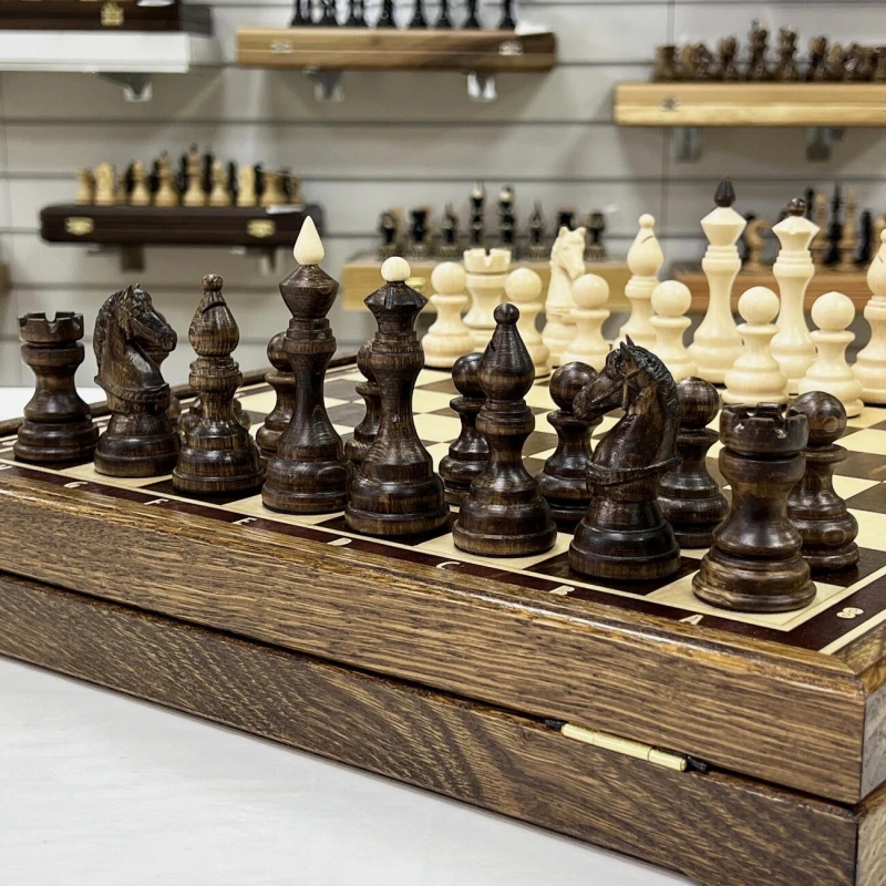 Шахматы в ларце из дуба с фигурами из кавказского граба матовые