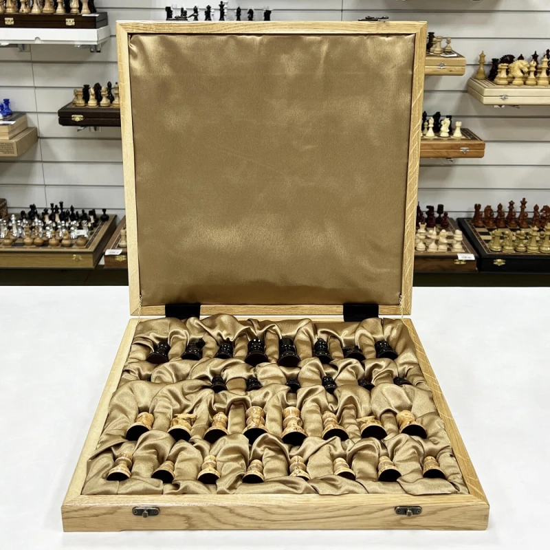Шахматы в ларце из граба с фигурами из карельской березы