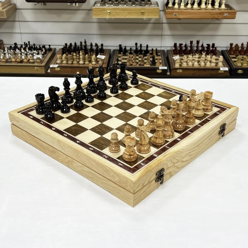 Шахматы в ларце из граба с фигурами из карельской березы