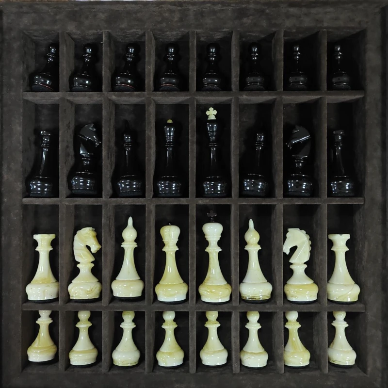 Эксклюзивный шахматный ларец №2 орех/янтарь м. Емельянова