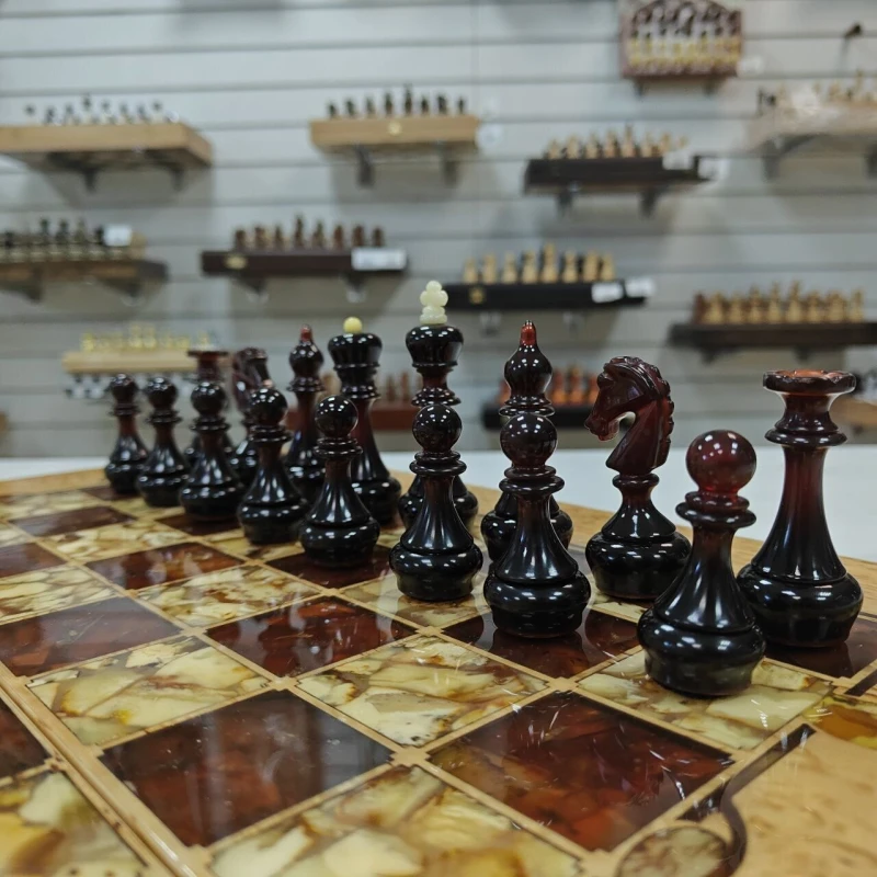 Шахматы подарочные эксклюзивные Флора карельская береза/янтарь малые , мастерская Емельянова