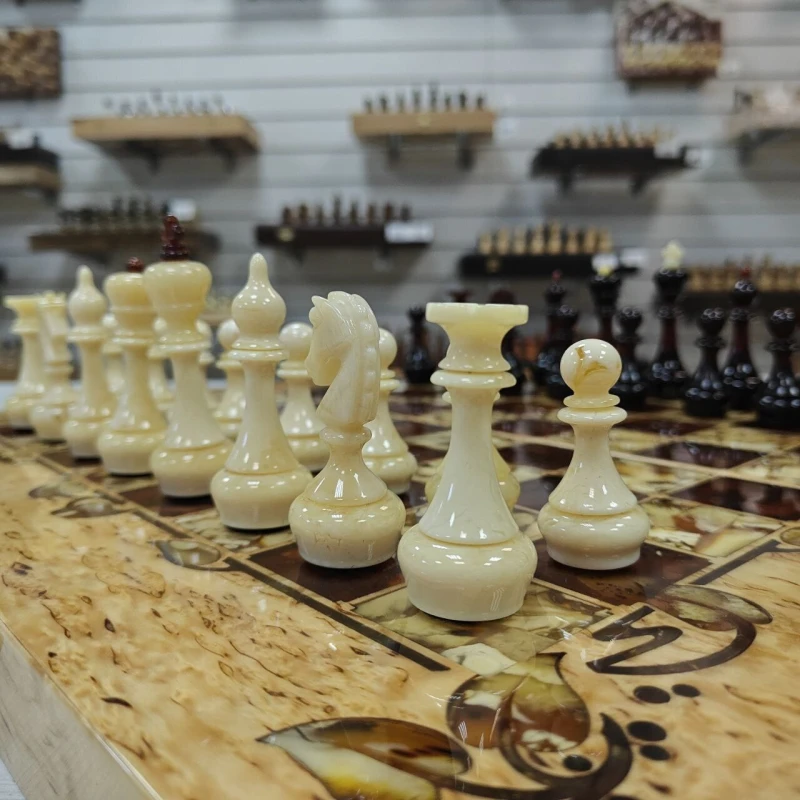 Шахматы подарочные эксклюзивные Флора карельская береза/янтарь малые , мастерская Емельянова