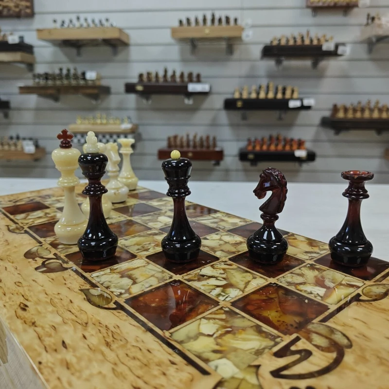 Шахматы подарочные эксклюзивные Флора карельская береза/янтарь малые , мастерская Емельянова