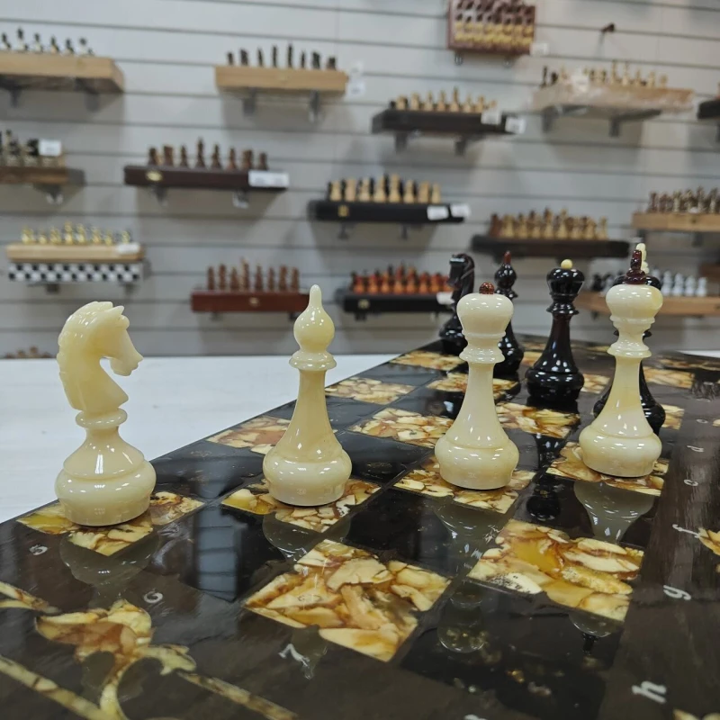 Шахматы эксклюзивные Готика мореный дуб/янтарь темные большие , Мастерская Емельянова