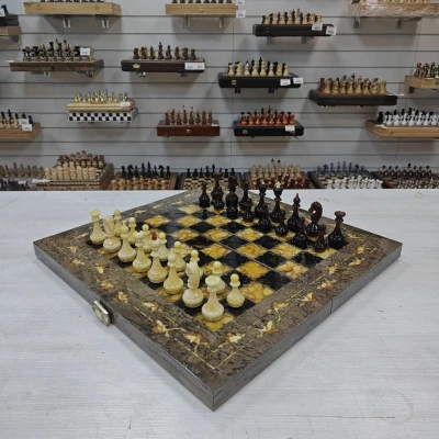 Шахматы эксклюзивные Готика тонированная карельская береза/янтарь