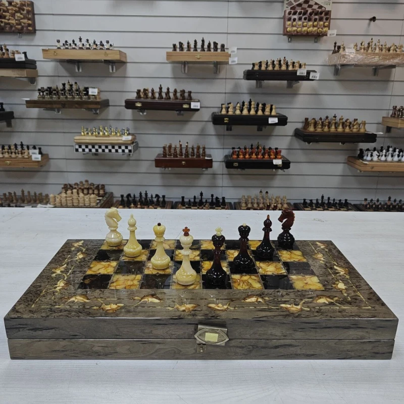 Шахматы эксклюзивные Готика тонированная карельская береза/янтарь