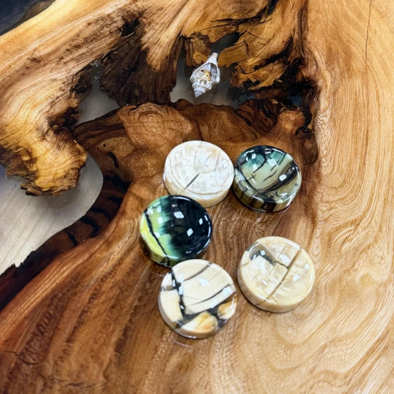 Нарды эксклюзивные подарочные из эпоксидной смолы и массива ореха, фишки из бивня мамонта