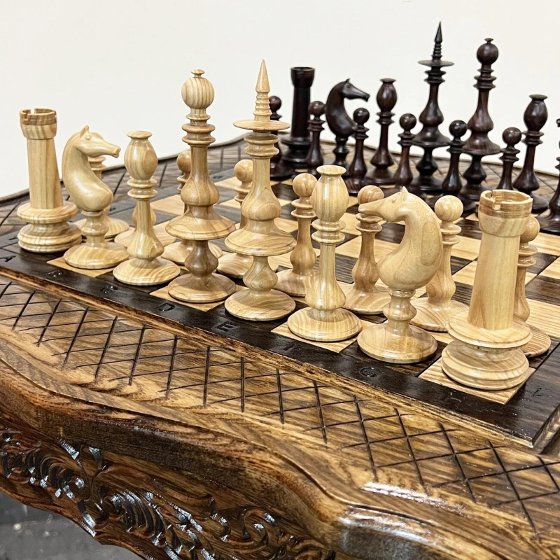 Стол резной из массива ясеня с фигурами Ренессанс из ясеня