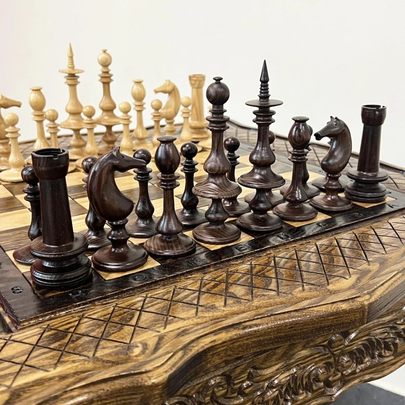 Стол резной из массива ясеня с фигурами Ренессанс из ясеня