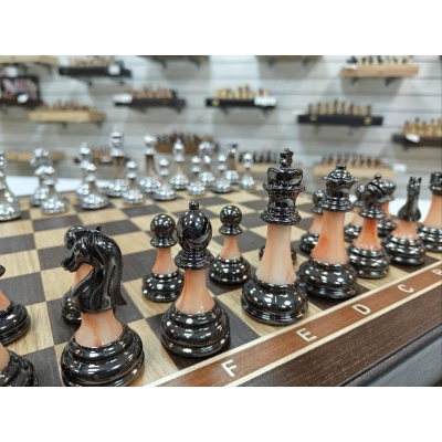 Шахматы деревянные в ларце подарочные из разных пород дерева