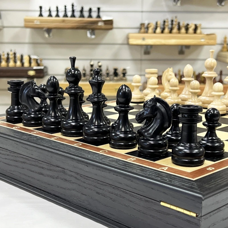 Шахматы подарочные в ларце из моренного дуба