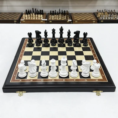 Шахматы деревянные мореный дуб Суприм черно-белые средние