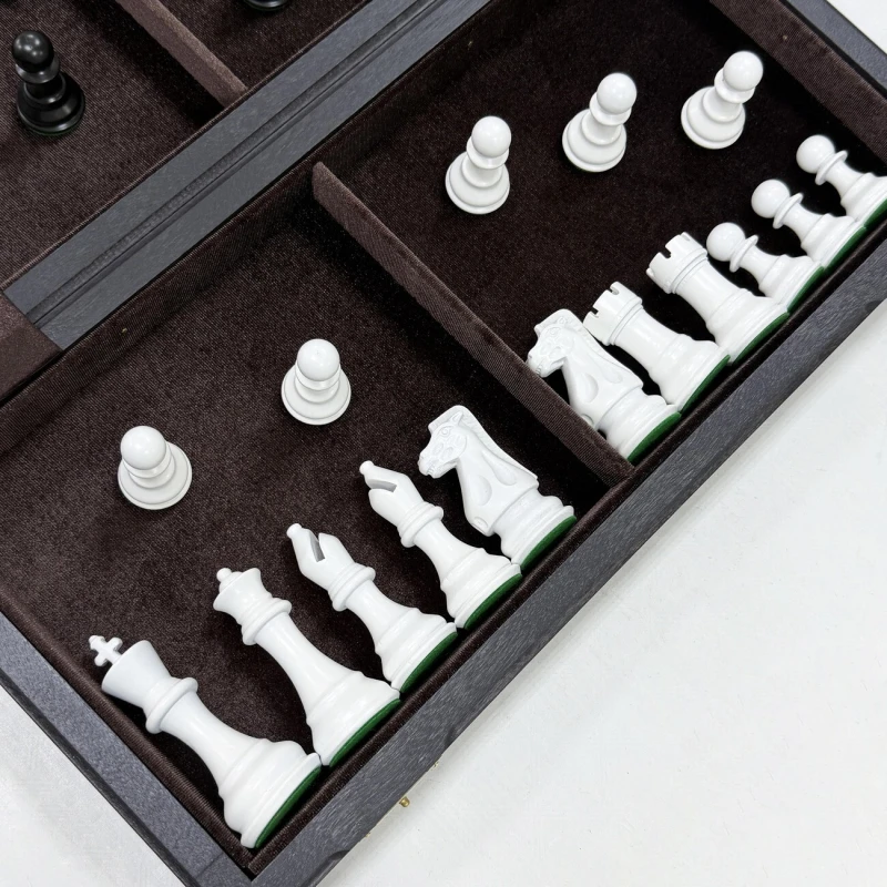 Шахматы деревянные мореный дуб Суприм черно-белые средние