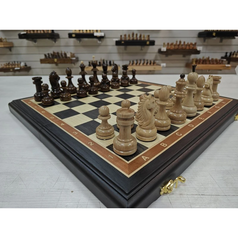 Подарочные шахматы из моренного дуба с резными фигурами граб