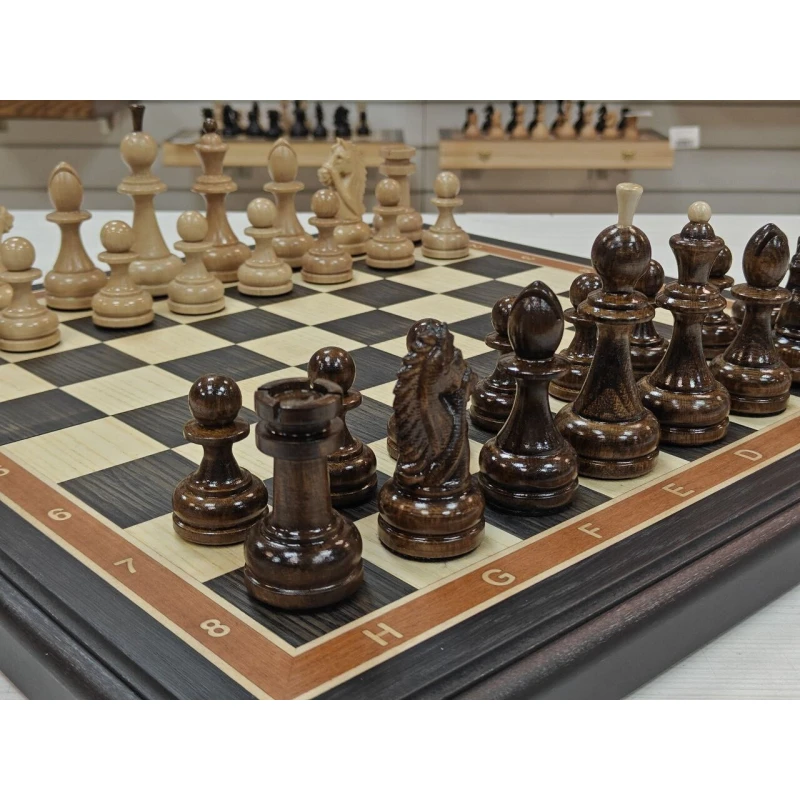 Подарочные шахматы из моренного дуба с резными фигурами граб