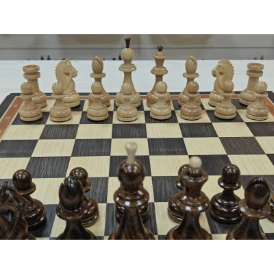 Подарочные шахматы из моренного дуба с резными фигурами граб
