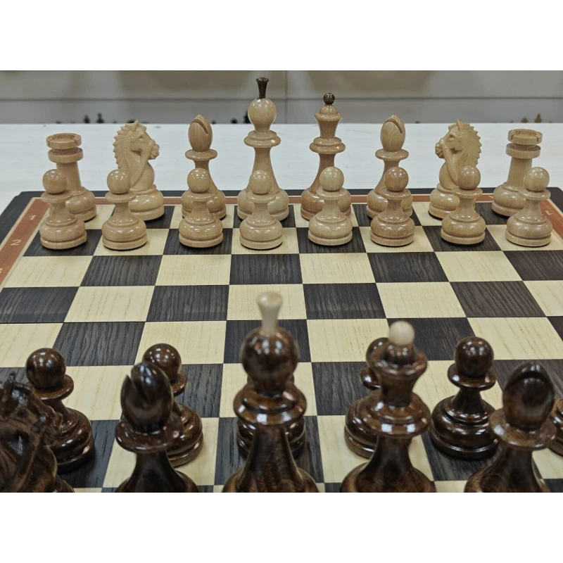 Подарочные шахматы из моренного дуба с резными фигурами граб