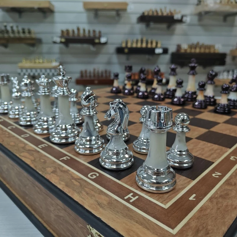 Шахматы подарочные из эвкалипта в ларце с фигурами Итальянский дизайн Люкс