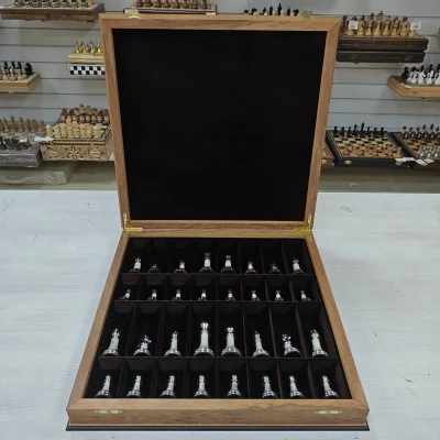 Шахматы подарочные из эвкалипта в ларце с фигурами Итальянский дизайн Люкс