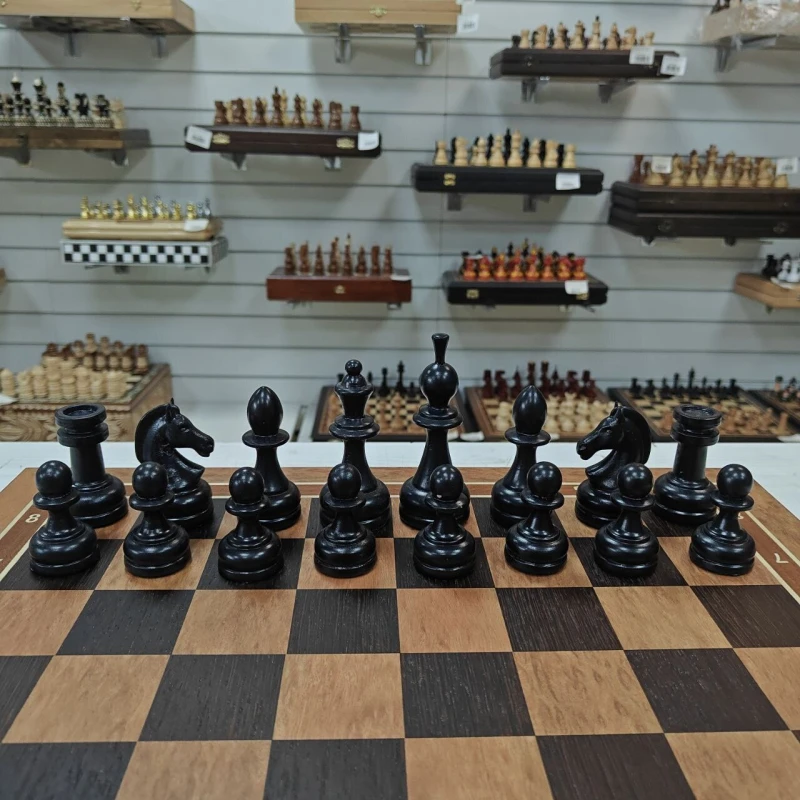 Шахматы подарочные из эвкалипта в ларце с фигурами Премиум из кавказского граба