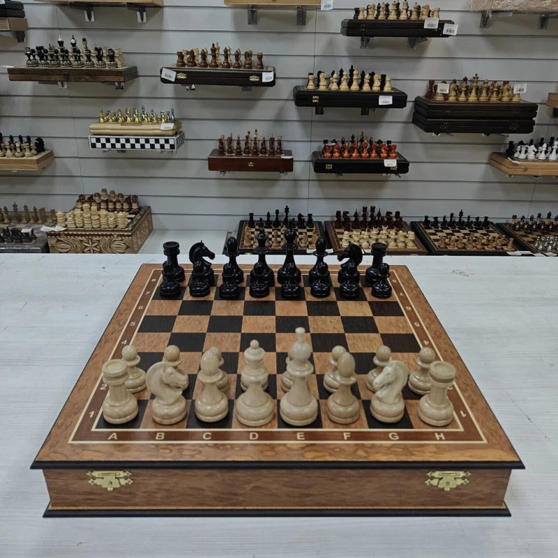 Шахматы подарочные из эвкалипта в ларце с фигурами Премиум из кавказского граба