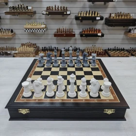 Шахматы подарочные в ларце из мореного дуба с фигурами Стаунтон из литьевого мрамора