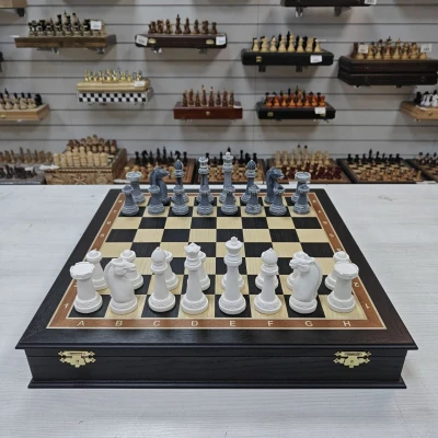 Шахматы подарочные в ларце из мореного дуба с фигурами Стаунтон из литьевого мрамора