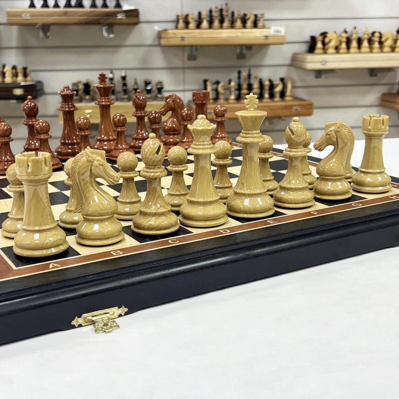 Подарочные шахматы из мореного дуба с композитными фигурами