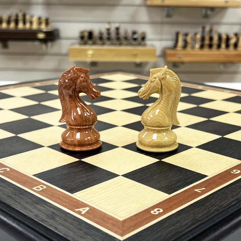 Подарочные шахматы из мореного дуба с композитными фигурами