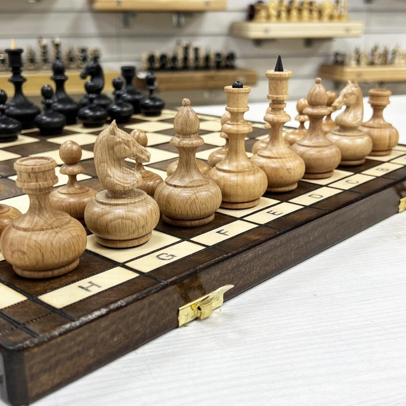 Шахматы подарочные деревянные с выжегом Неваляшки