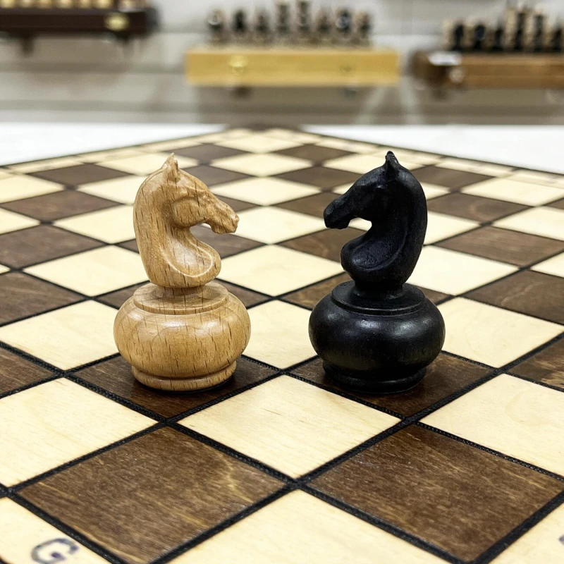 Шахматы подарочные деревянные с выжегом Неваляшки