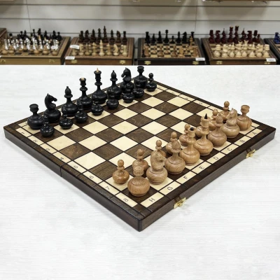 Шахматы подарочные деревянные с выжегом Неваляшки