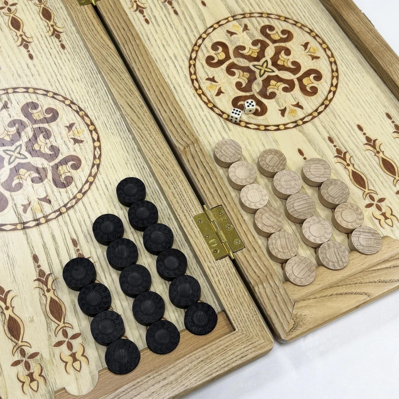 Нарды из массива ясеня подарочные Рыцарь и Лев светлые 60 см