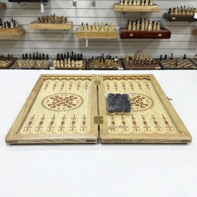 Нарды из массива ясеня подарочные Рыцарь и Лев светлые 60 см